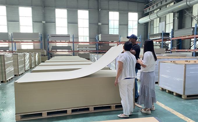 SPC wandpaneel 600*2440*4mm Waterdicht Steen Plastic Eco-Vriendelijk Hout Graan Naadloos Vergrendelen Interieur Decoratie Board 12