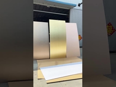 het paneel van de metaalmuur